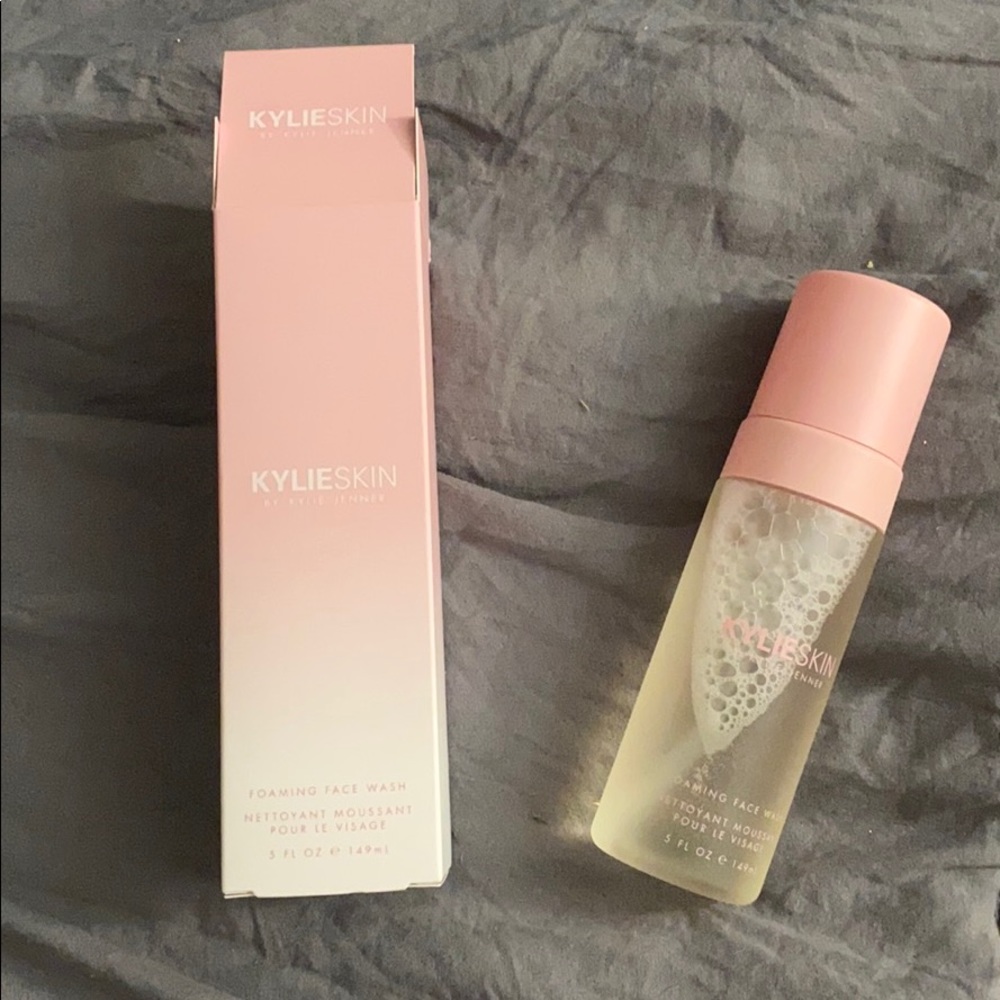 Bnib kylieskin foaming face wash